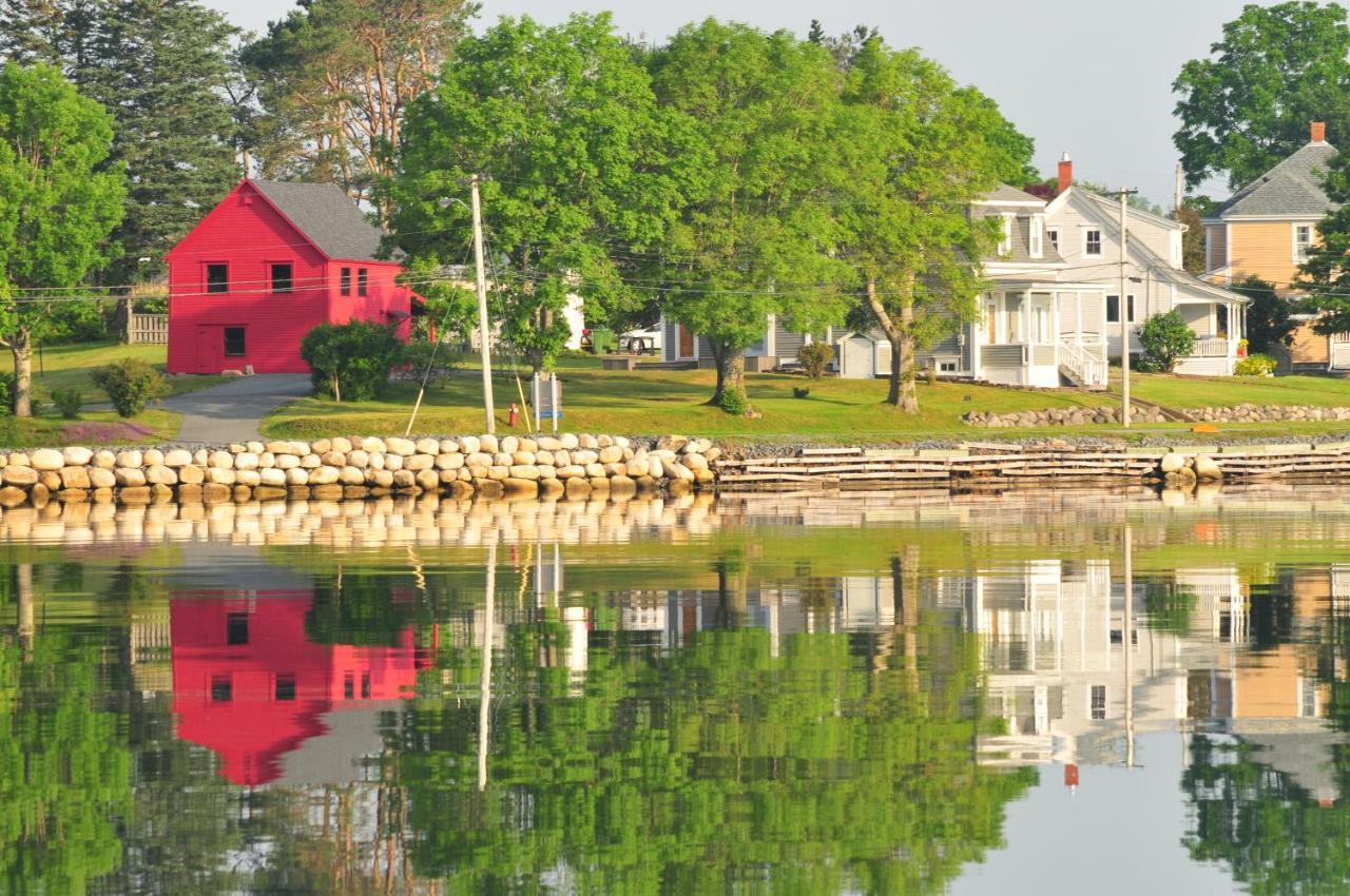 Smugglers Cove Inn Lunenburg Ngoại thất bức ảnh