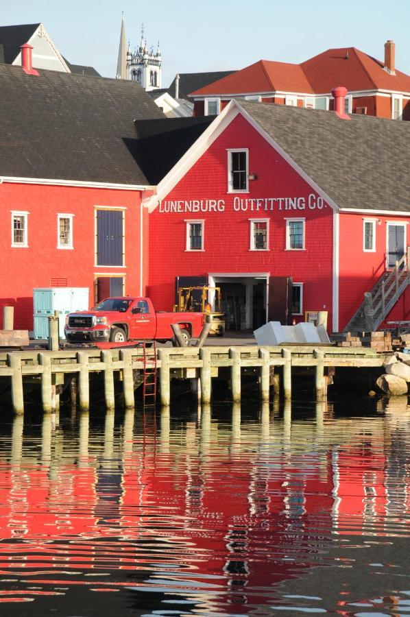 Smugglers Cove Inn Lunenburg Ngoại thất bức ảnh