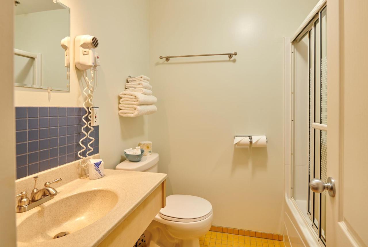 Smugglers Cove Inn Lunenburg Ngoại thất bức ảnh